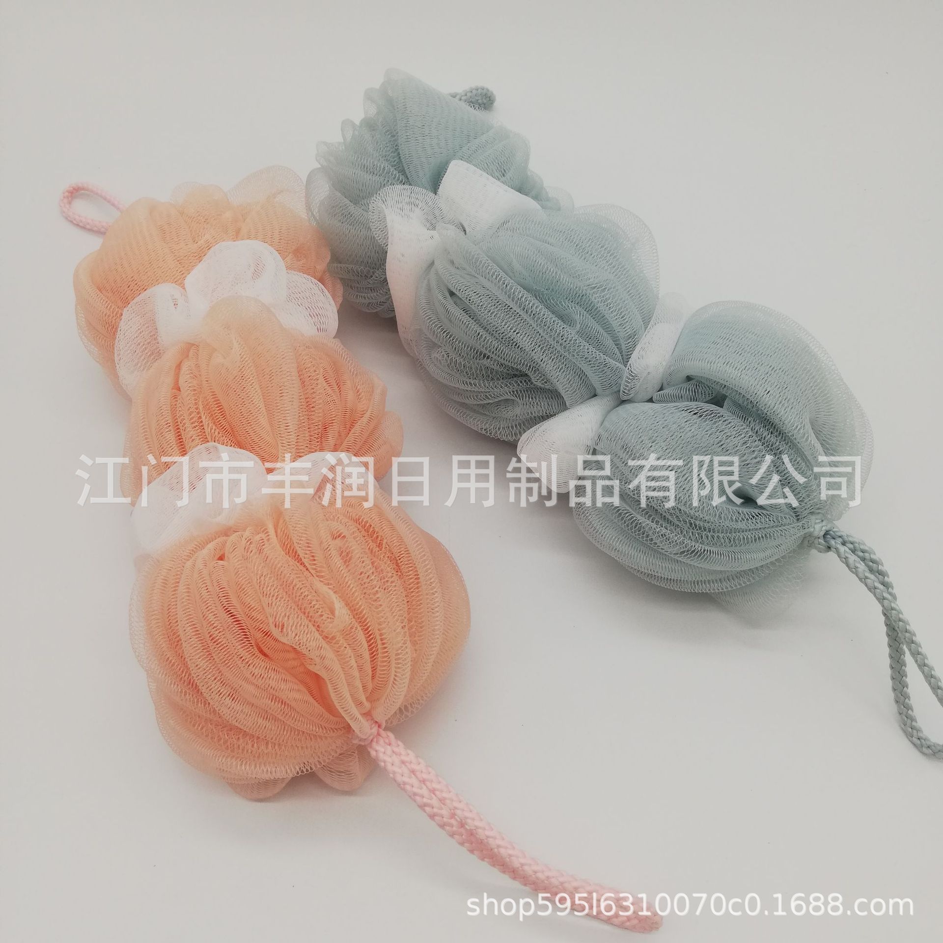 The new lantern ball bath flower three-section lantern ball bath ball can be used for bathing and back rubbing. It is a long bath ball Specification image