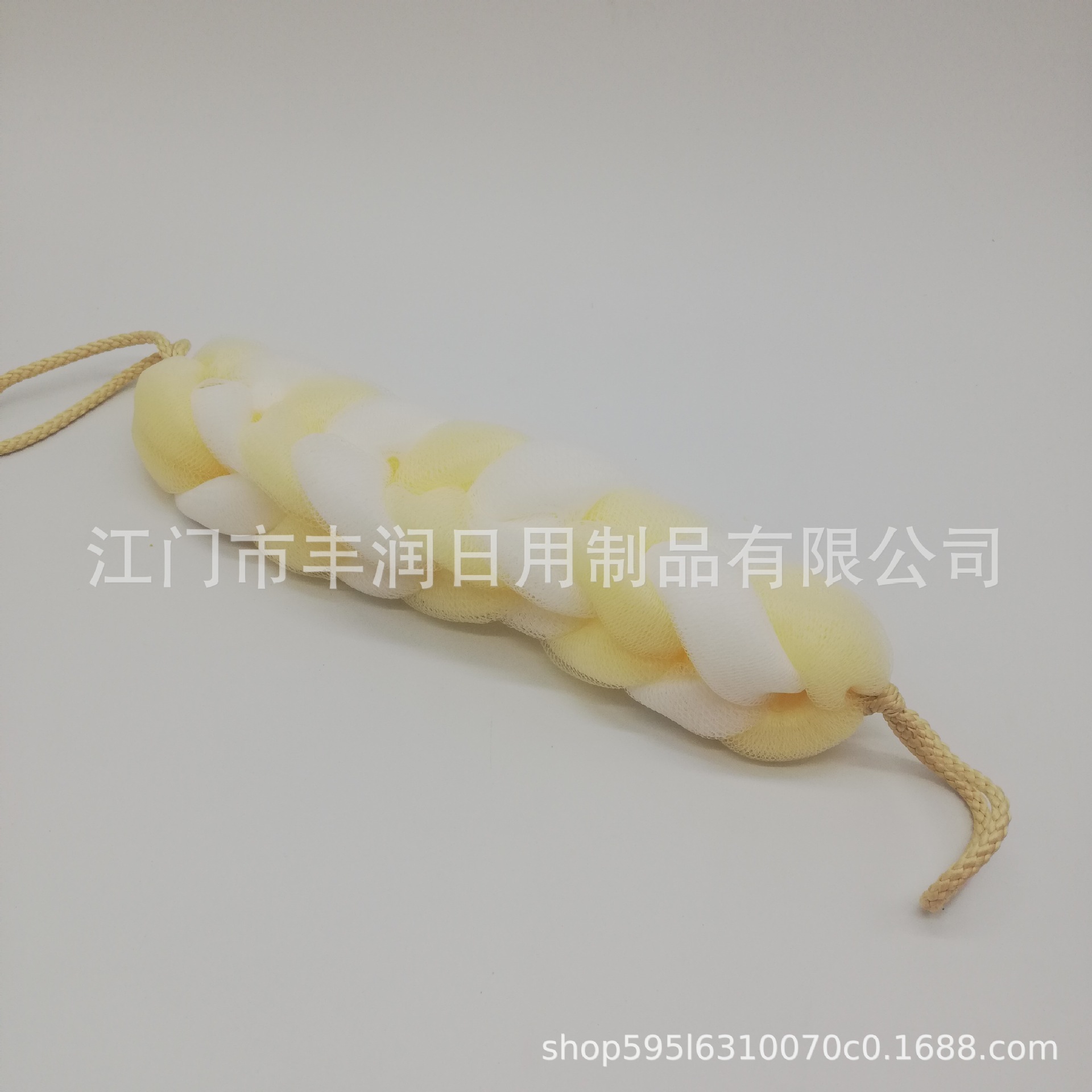 Wholesale twisted nine-section white long strip simple and elegant bath strips, strong adult back rubbing towels, soft bath strips Application Scenario