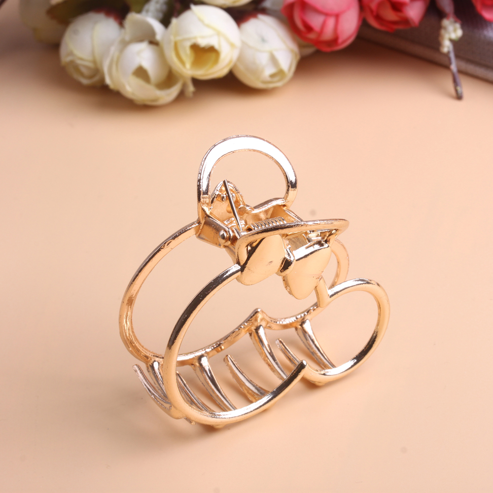 6-yuan store accessories: Metal matte brushed color preservation, shark hairpin, large volume, large hairpin, back of the head Application Scenario
