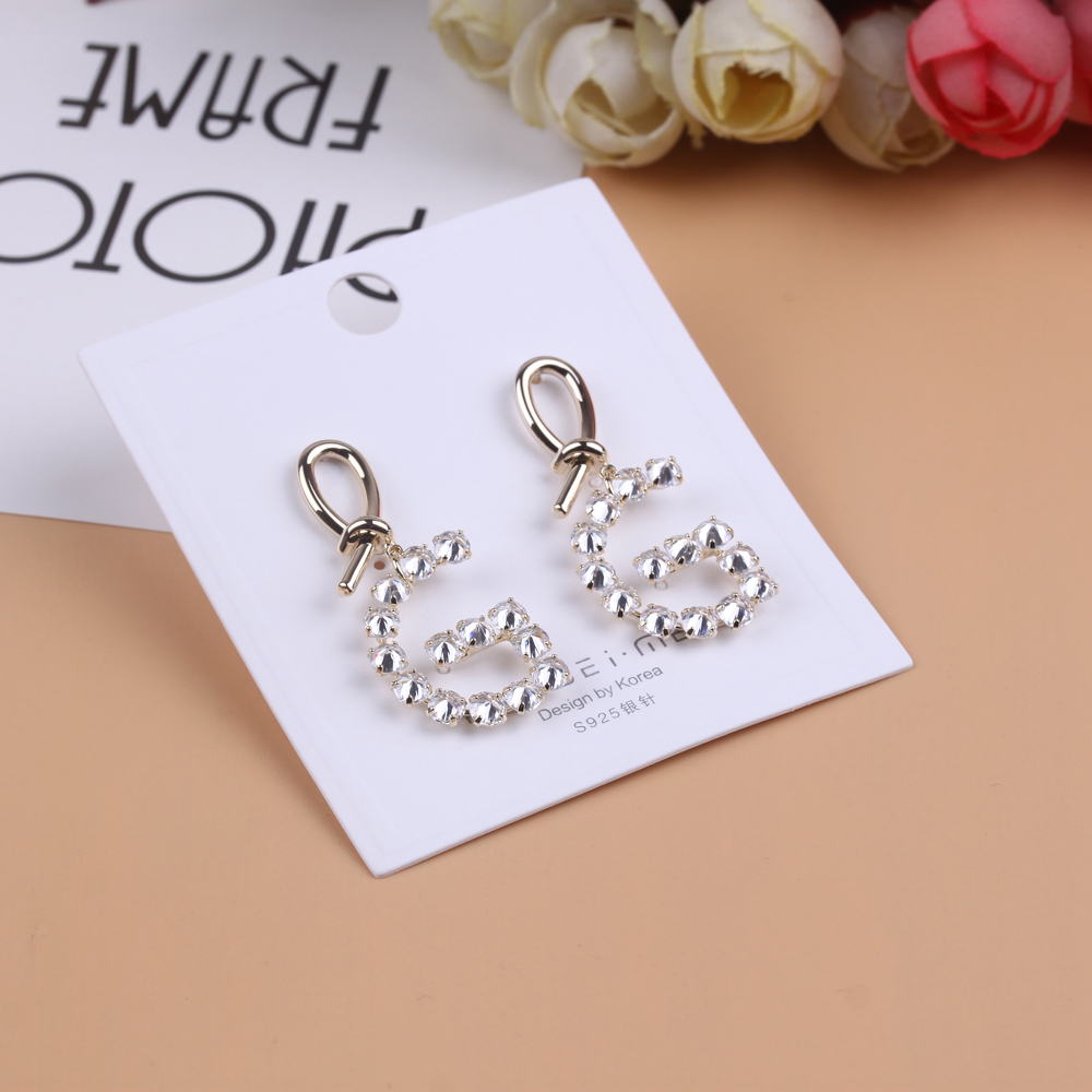 Boutique accessories S925 Silver Needle anti-allergy and color-preserving tassel earrings, elegant internet-famous earrings, internet-famous stud earrings Application Scenario
