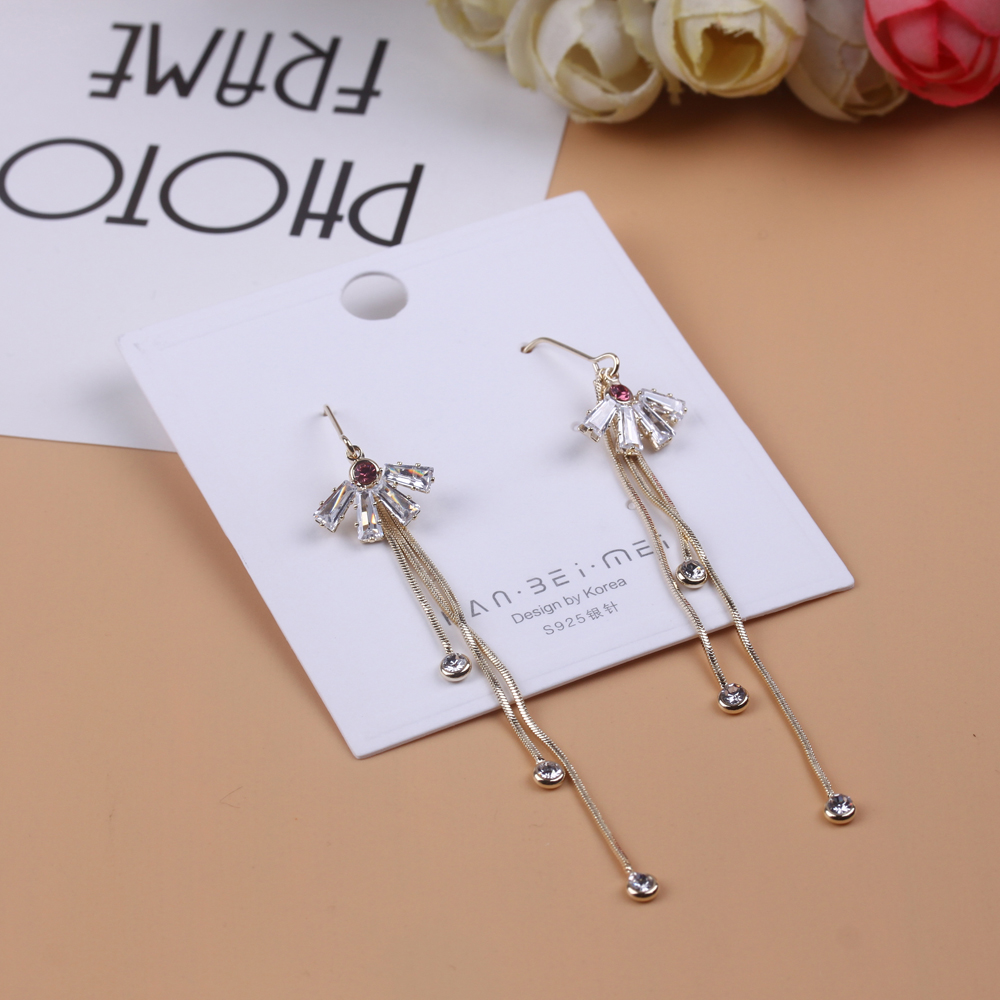 Boutique accessories S925 Silver Needle anti-allergy and color-preserving tassel earrings, elegant internet-famous earrings, internet-famous stud earrings Specification image