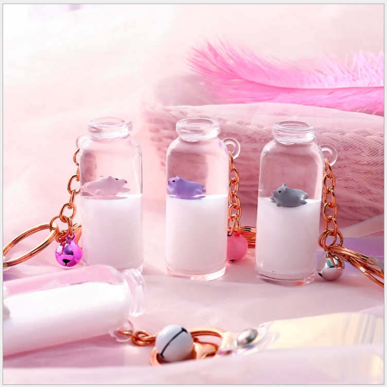 New milk pig bottle oil keychain floating pig sand pendant glass bottle surfing pig bag pendant Specification drawing