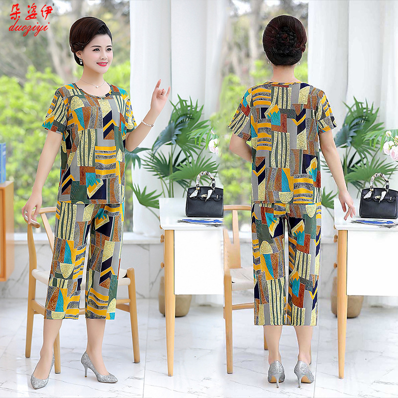 Summer middle-aged and elderly casual set top + pants Ice Silk Mom dress two-piece large-sized women's short-sleeved set manufacturer Application Scenario