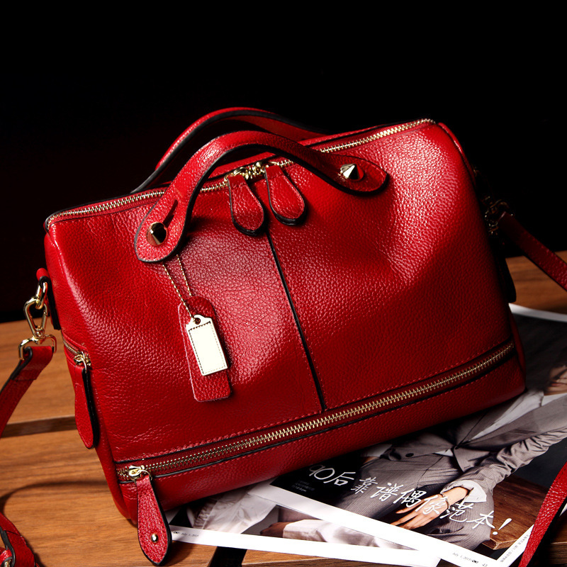The 2021 new Boston women's handbag for autumn and winter in Europe and America, with a top layer, crossbody and single-shoulder pillow bag details Picture