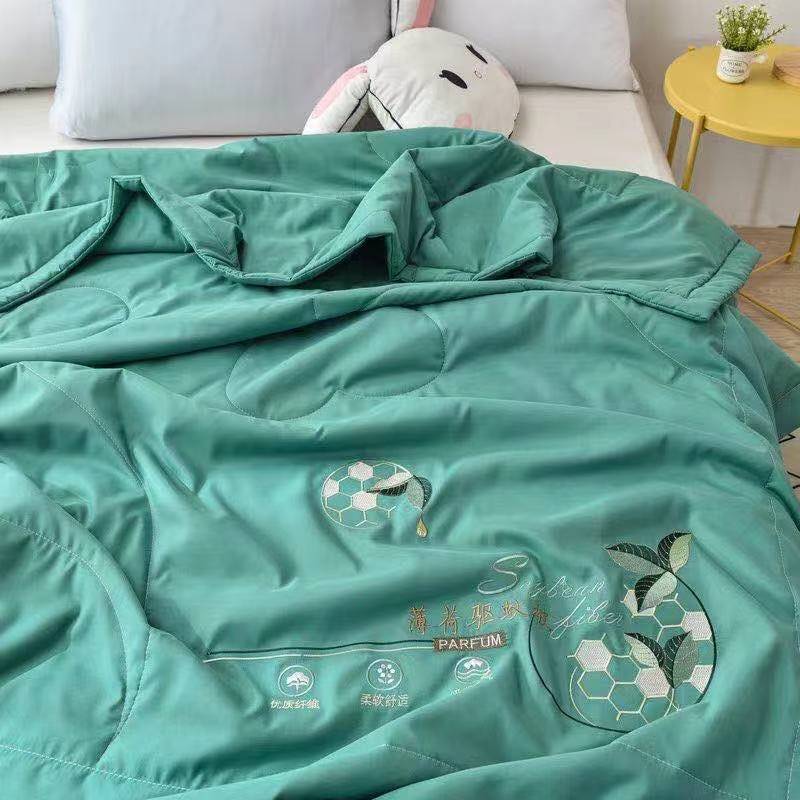 Summer solid color mint air conditioner quilt, summer cooling quilt, spring and autumn thin style washable, summer quilt core Specification image