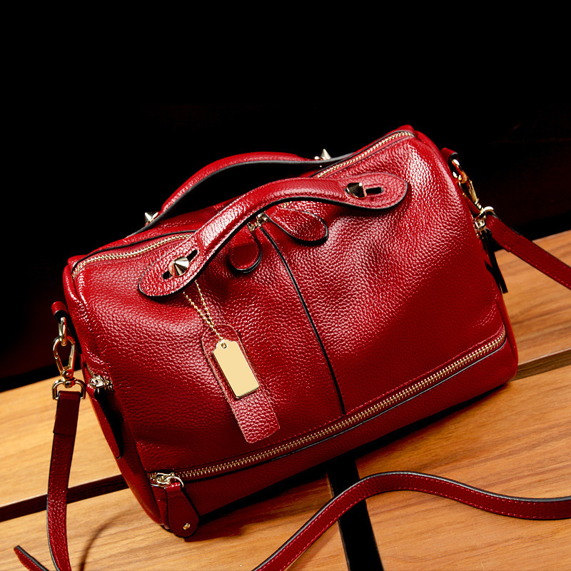 The 2021 new Boston women's handbag for autumn and winter in Europe and America, with a top layer, crossbody and single-shoulder pillow bag