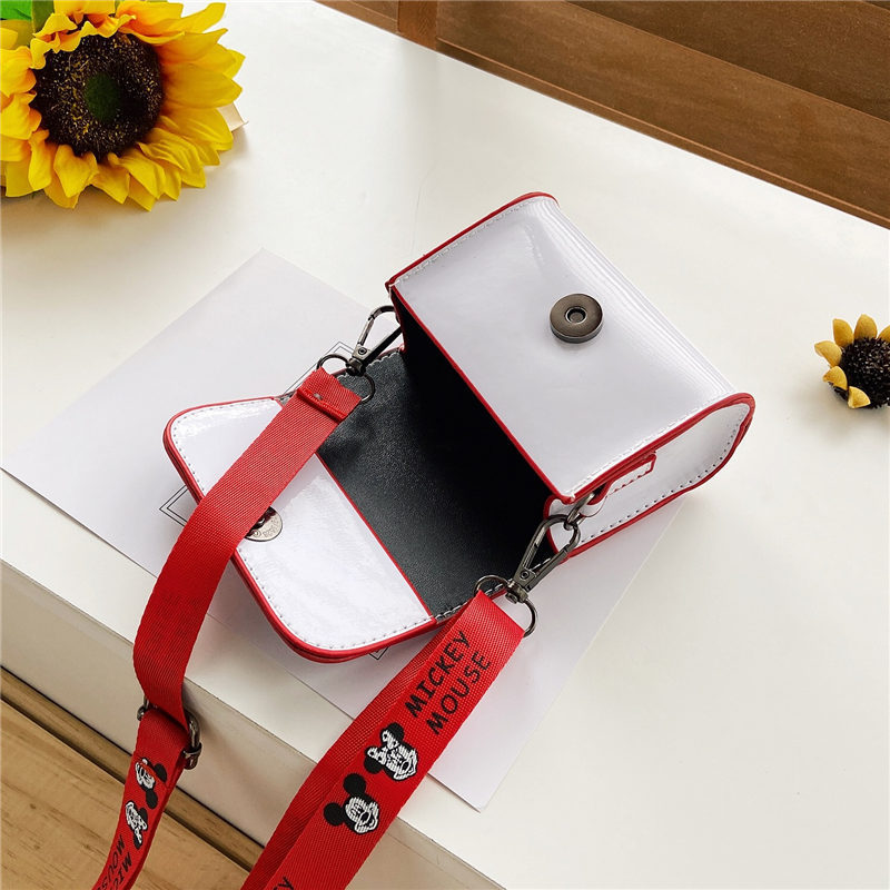 Cartoon fashion children's bag, mini printed anime single-shoulder crossbody bag, trendy Korean version small square bag for men and women, coin purse Application Scenario