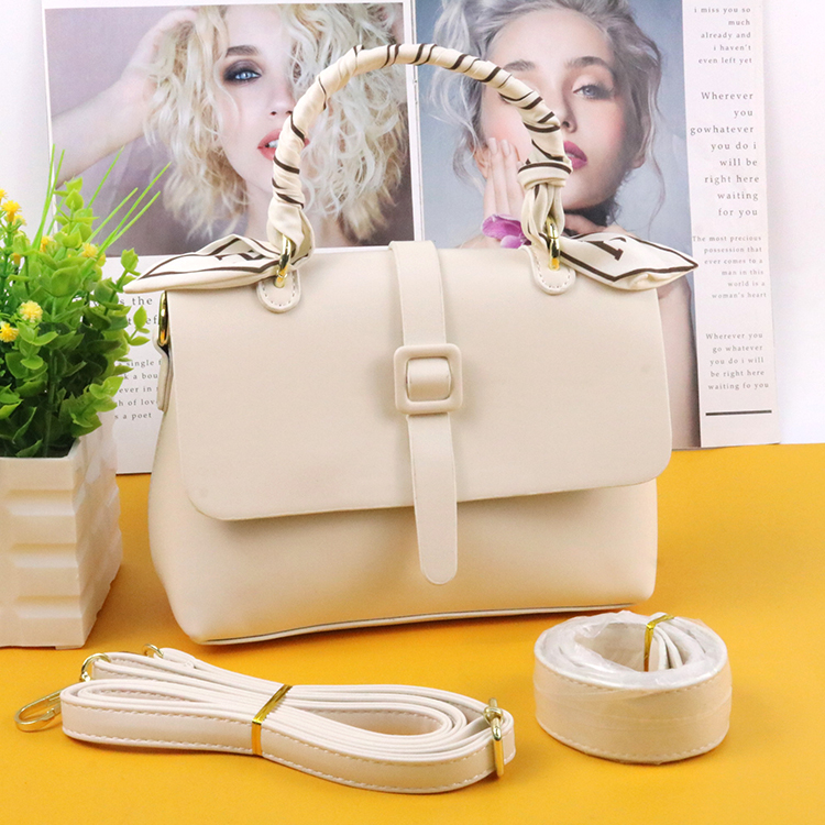 Yiding Bag Industry's trendy women's bag 6999 new Korean-style fashionable crossbody bag, single-shoulder soft leather simple hand-held small bag details Picture