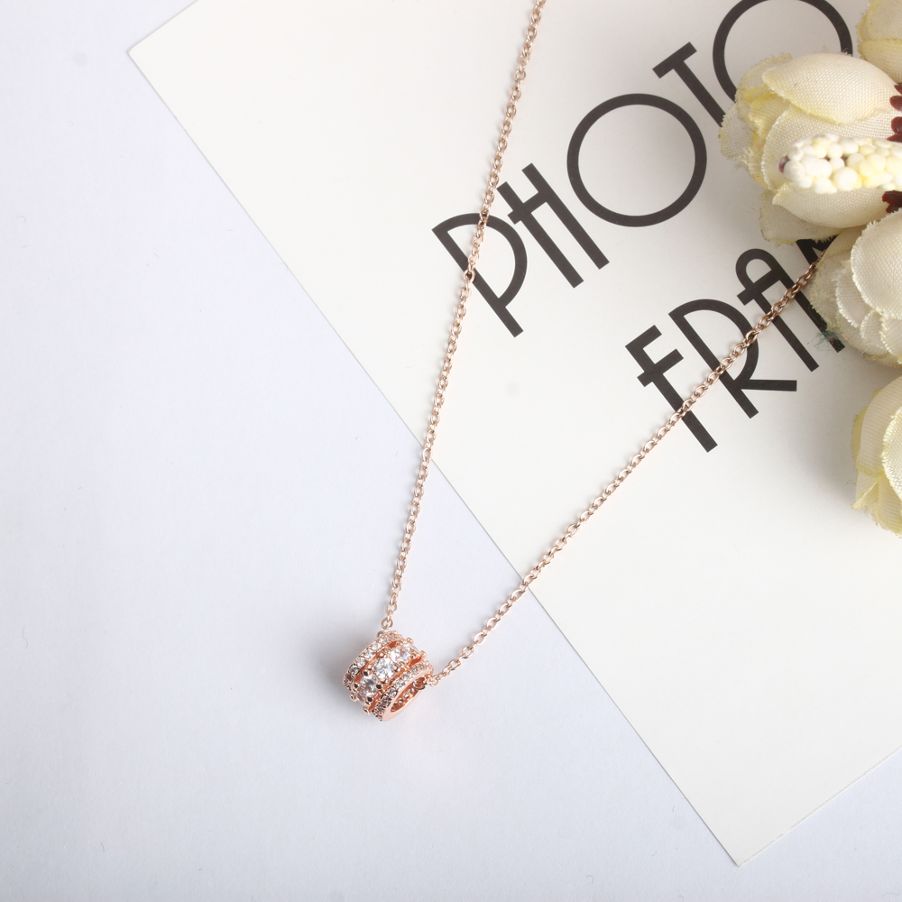 10-yuan store wholesale of long sweater chains, women's pendants, titanium steel necklaces, autumn and winter accessories, clothes and pendants Specification image