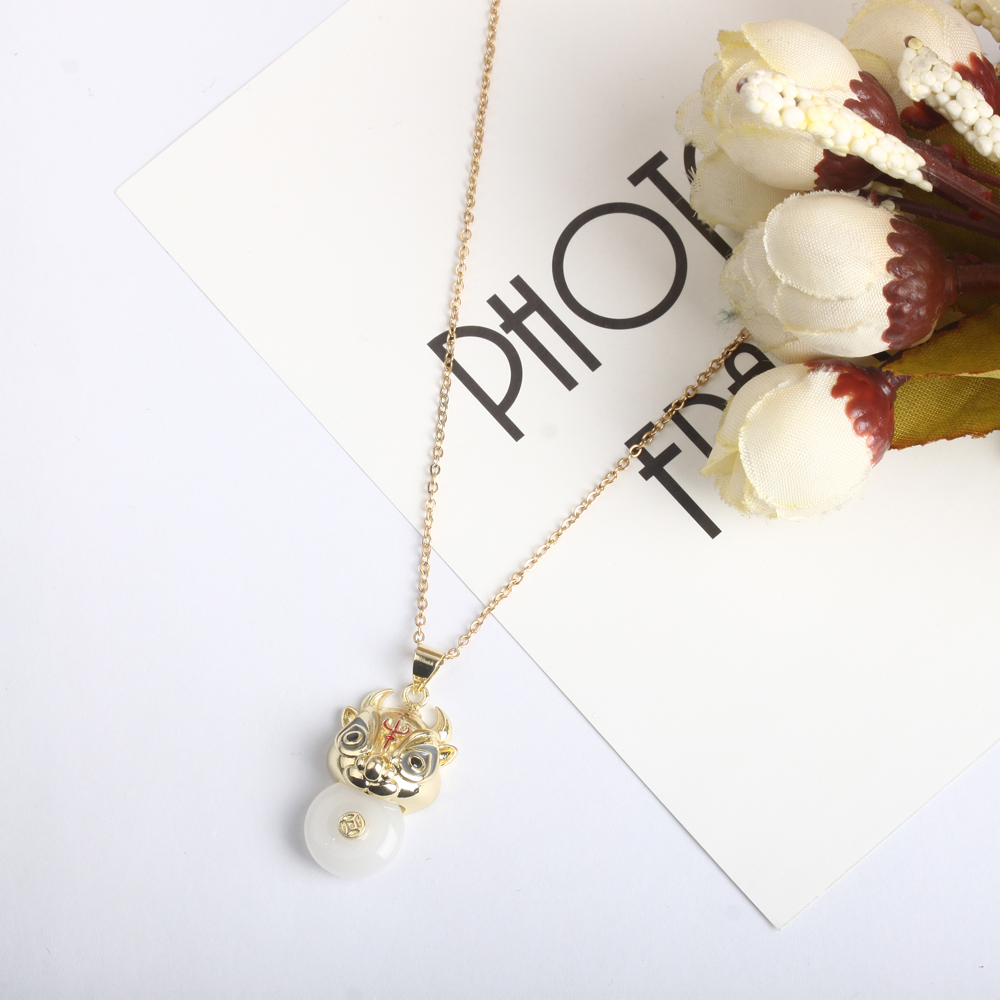 10-yuan store wholesale of long sweater chains, women's pendants, titanium steel necklaces, autumn and winter accessories, clothes and pendants details Picture