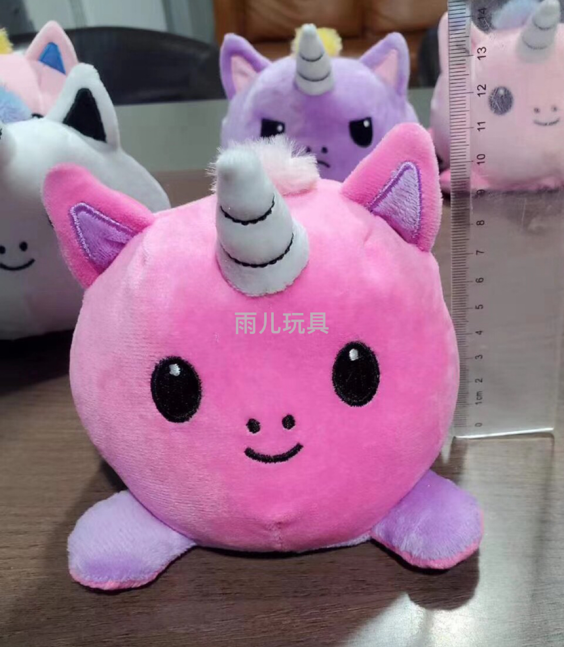毛绒公仔椅实物图