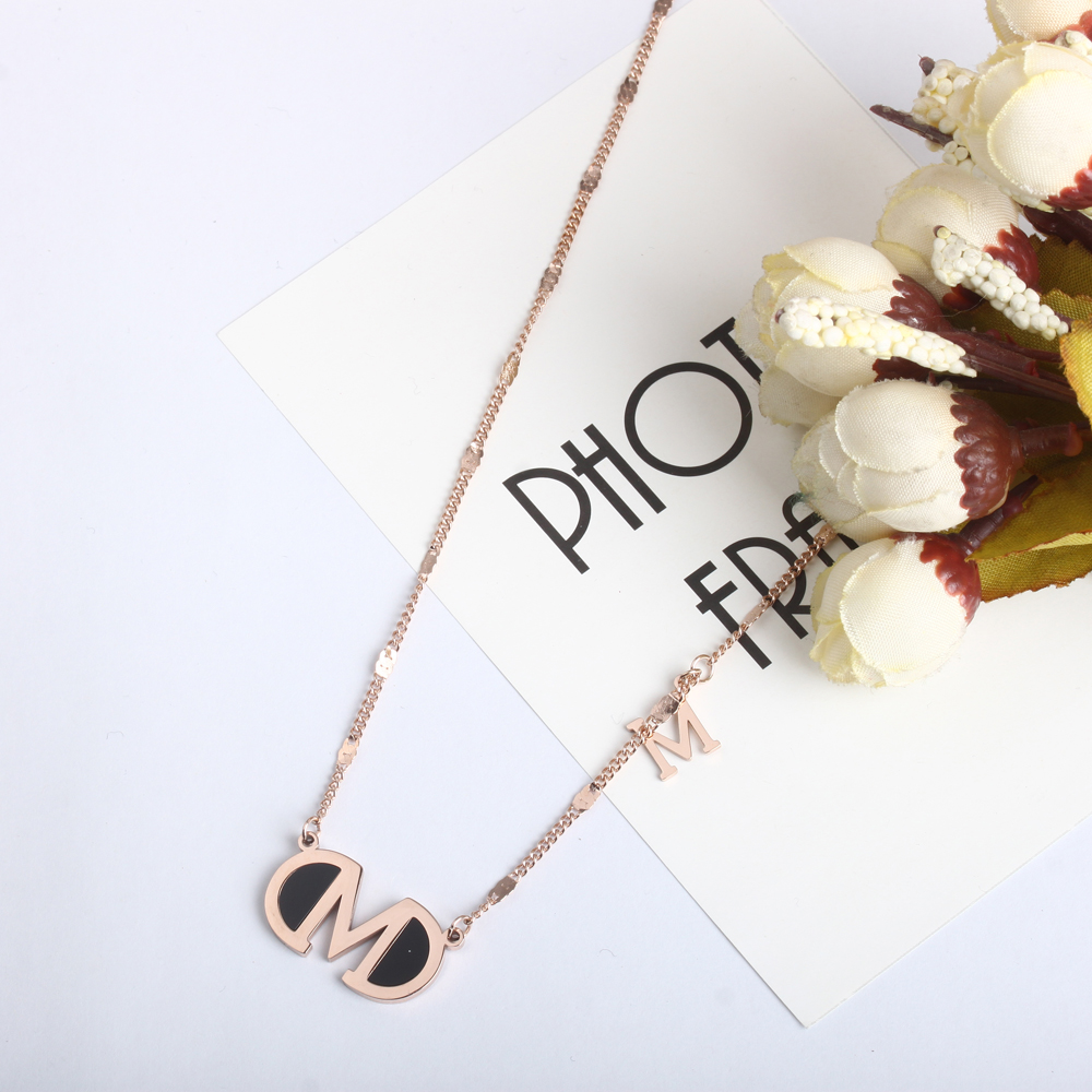 10-yuan store wholesale of long sweater chains, women's pendants, titanium steel necklaces, autumn and winter accessories, clothes and pendants Item Picture