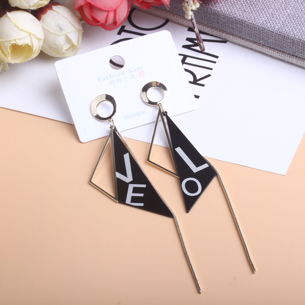Wholesale of boutique accessories, diamond-encrusted heart-shaped pearl tassel earrings, trendy earrings, personalized s925 silver needle earrings for women Specification image