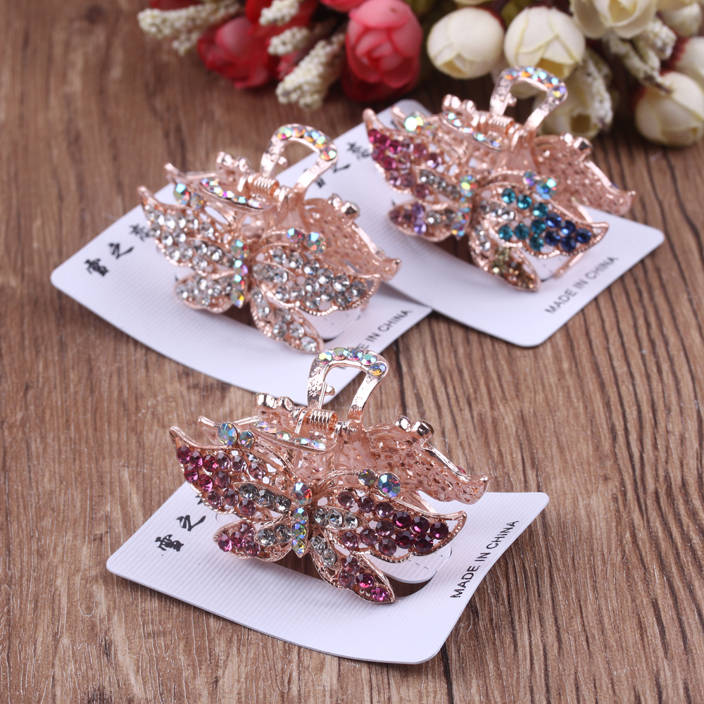 Wholesale of 10-yuan store accessories: Large peacock hair clippers, high-end alloy hair clippers, water diamond hair clippers and headwear Application Scenario
