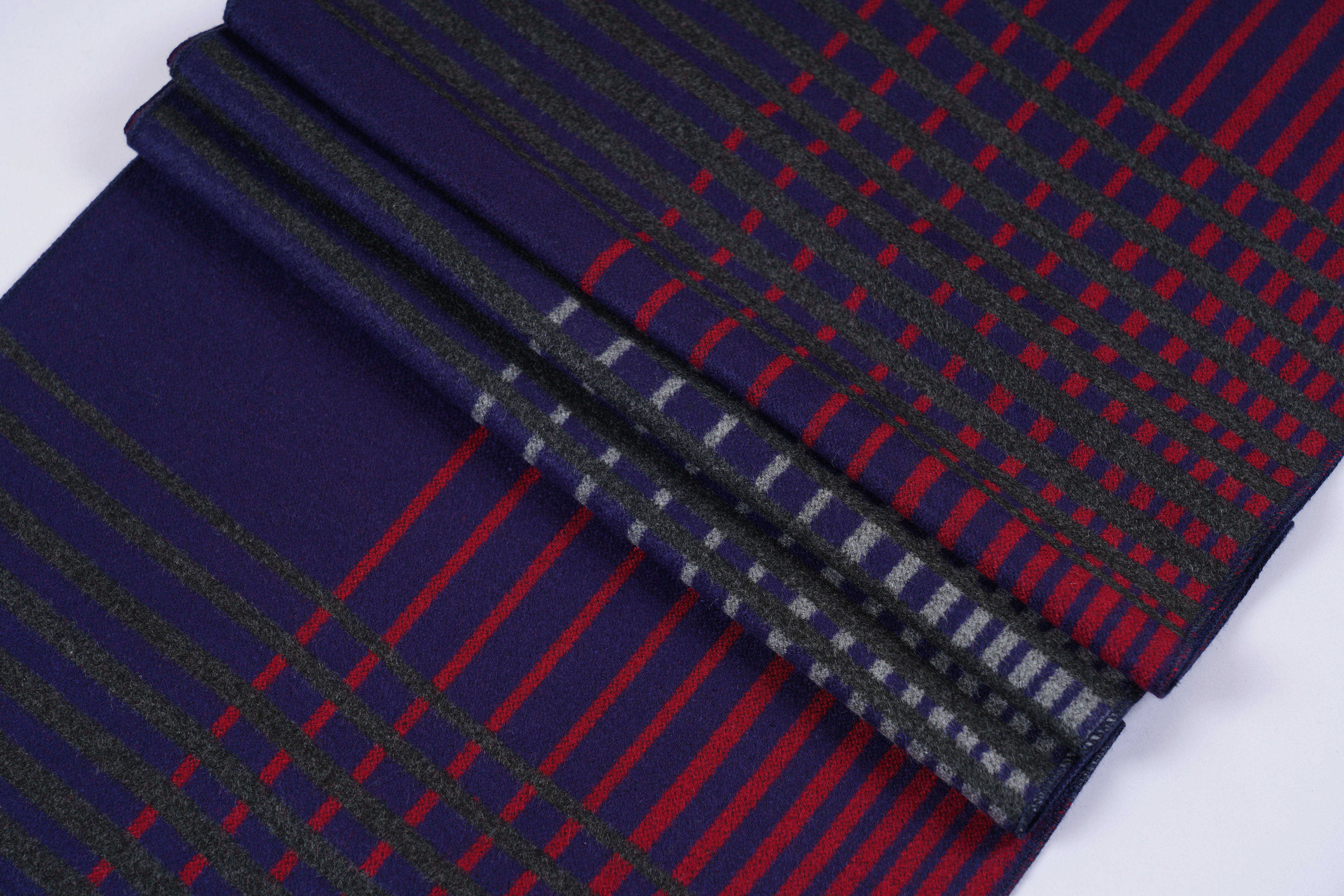 30X180 scarf, fashionable and stylish new winter scarf, new men's scarf, wool blend jacquard check scarf, men's winter warm thickened check scarf wholesale details Picture