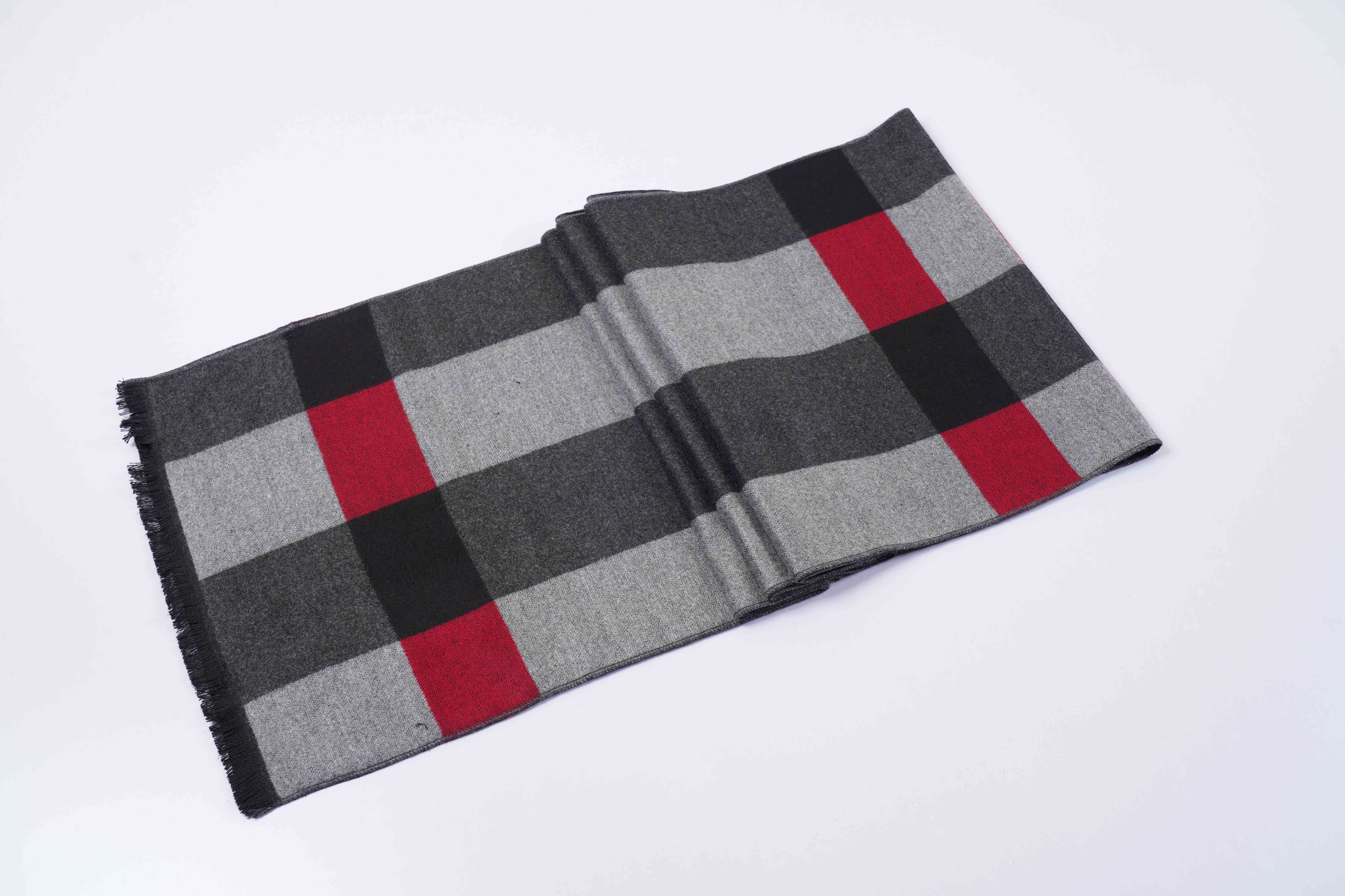 Men's scarves are fashionable and simple. New winter and autumn winter faux cashmere business jacquard check Korean-style export scarves are available for wholesale from the manufacturer