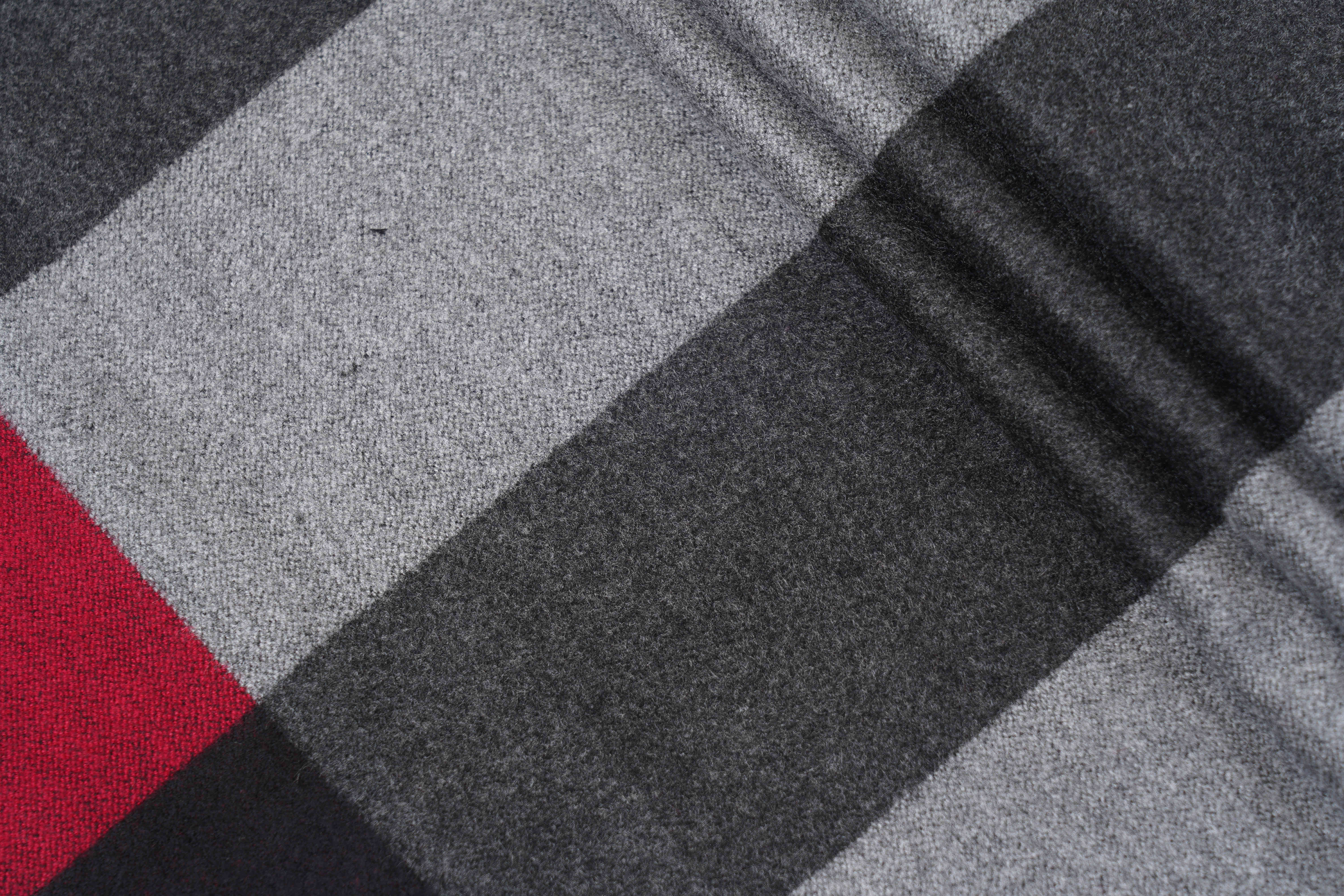 Bufanda hombre moda simple hombre nuevo invierno otoño invierno imitación cachemir negocios jacquard tartan versión coreano comercio exterior babero bufandas hombres fabricantes al por mayor Application Scenario