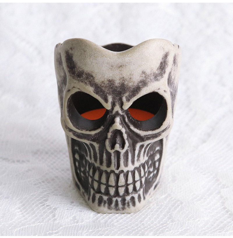 Horror decorative props: LED flashing ghost head candle lamp, pumpkin lantern, Halloween lantern, new retro skull head lamp Item Picture