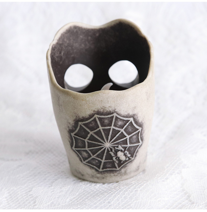 Horror decorative props: LED flashing ghost head candle lamp, pumpkin lantern, Halloween lantern, new retro skull head lamp Application Scenario