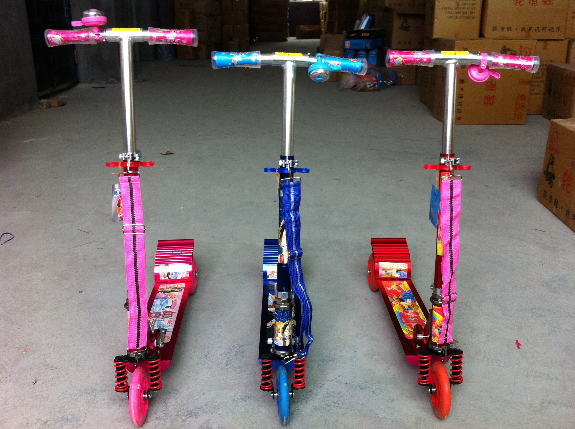 Factory direct sales of 125# Light-emitting large wheels all-aluminum three-wheeled scooters, high-quality luxury scooters details Picture