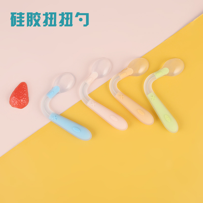 厂家定制宝宝辅食训练勺 弯曲扭转勺子 透明硅胶扭扭勺图