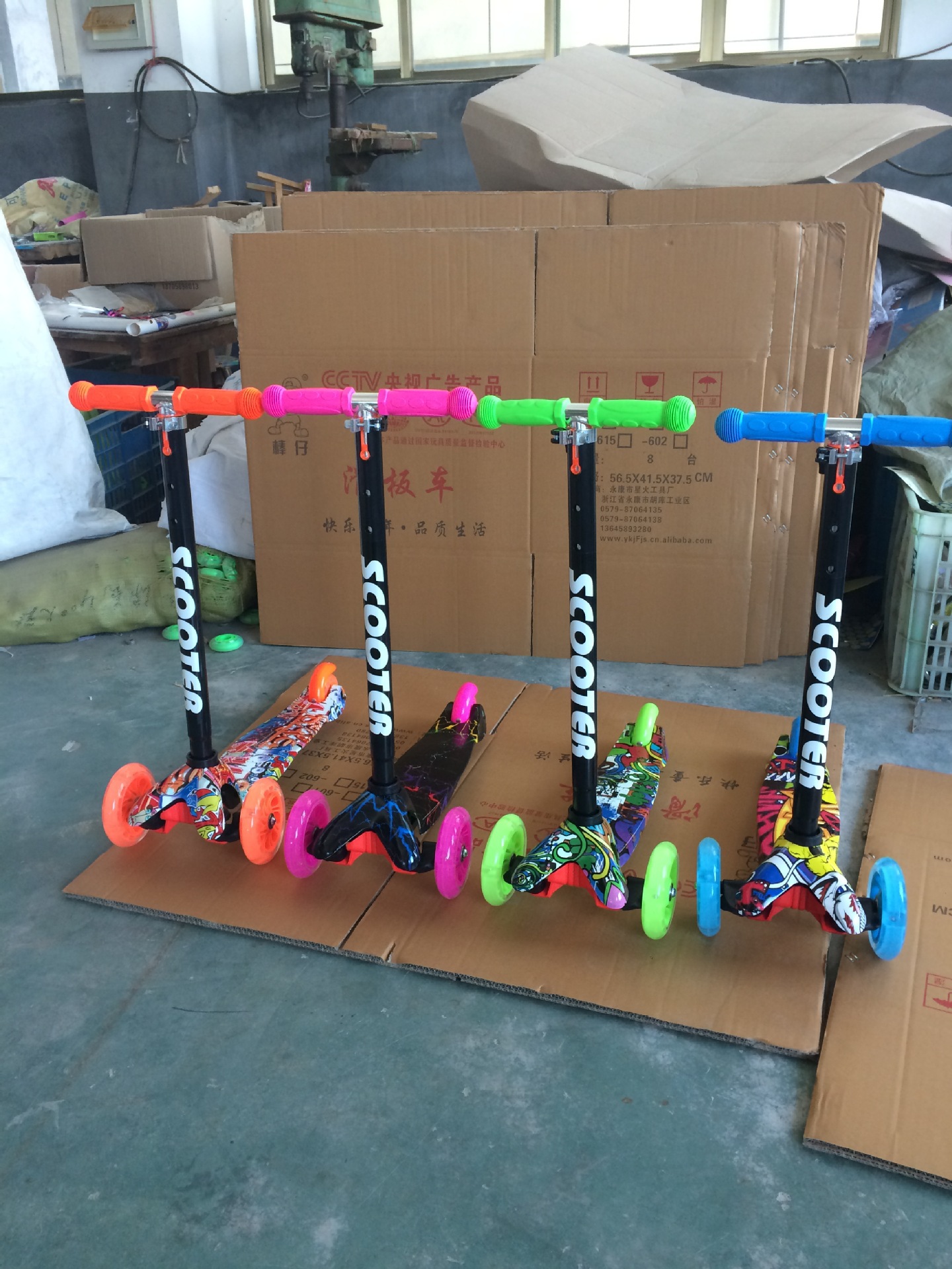Factory direct sales graffiti Xiaomi high cart children's scooter, reinforced nylon pedal PU luminous silent roller scooter full figure