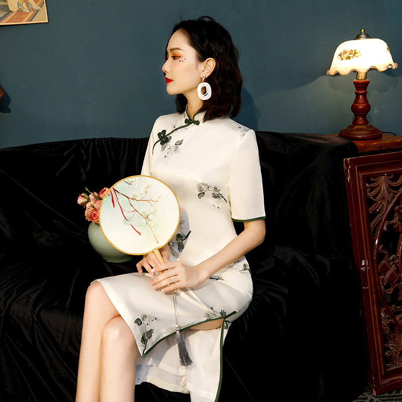 202 New retro slimming improved slimming Cheongsam banquet dress performance runway Cheongsam dress in the long section