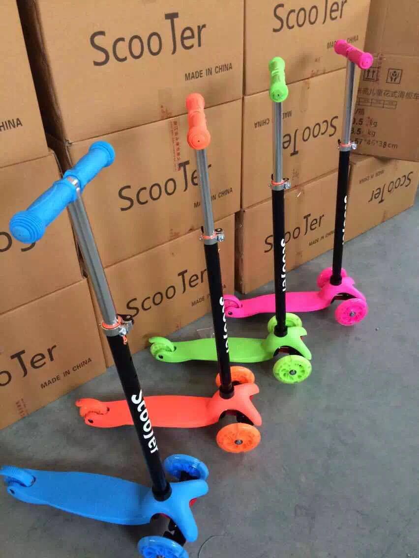 Factory direct sales of children's scooters and tricycles with adjustable height, PU light-emitting wheels available in four colors full figure