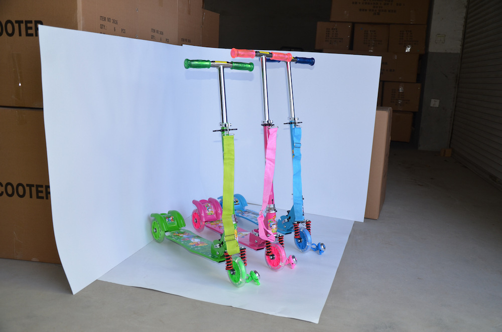 The manufacturer wholesals children's scooters, cola bottle scooters and iron scooters details Picture
