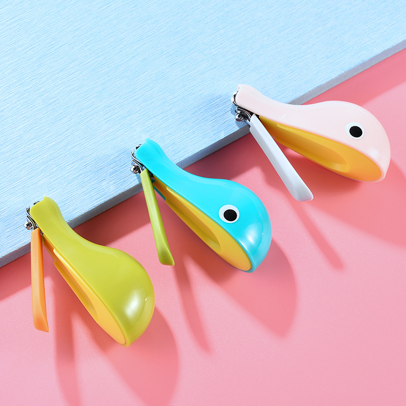 Factory direct sales of cartoon baby nail clippers, dolphin nail clippers, and safety nail clippers for infants and toddlers to prevent meat from being pinched Application Scenario