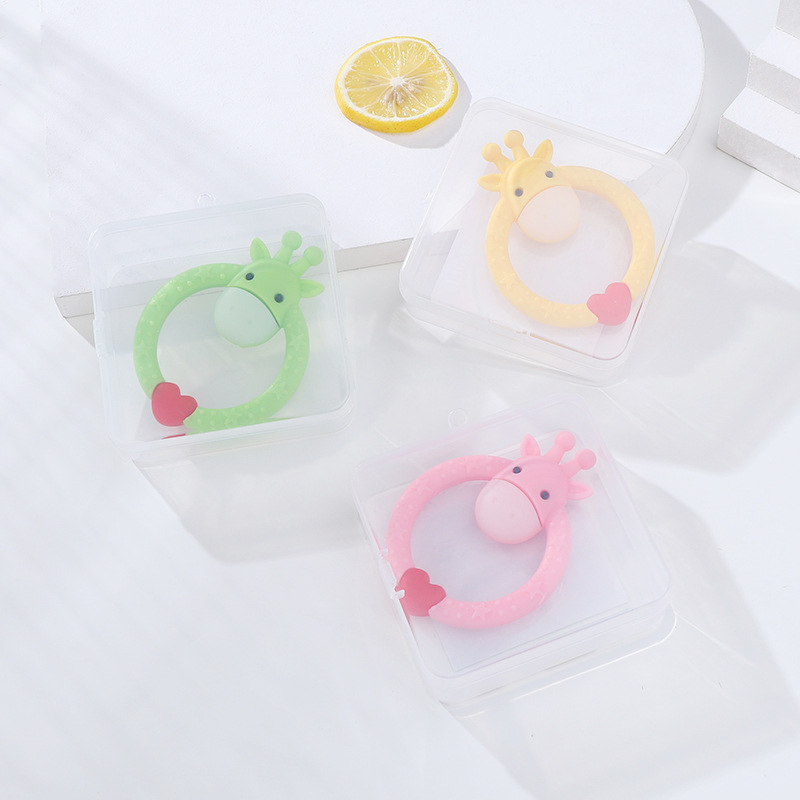 Customizable cartoon giraffe teething rings, soft and loving baby teething rings, three-color available silicone teething rings details Picture