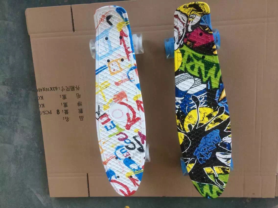 New foreign trade single-lift board, PP material plastic skateboard, children's four-wheel skateboard, graffiti small fish board, skateboard, luminous wheels full figure