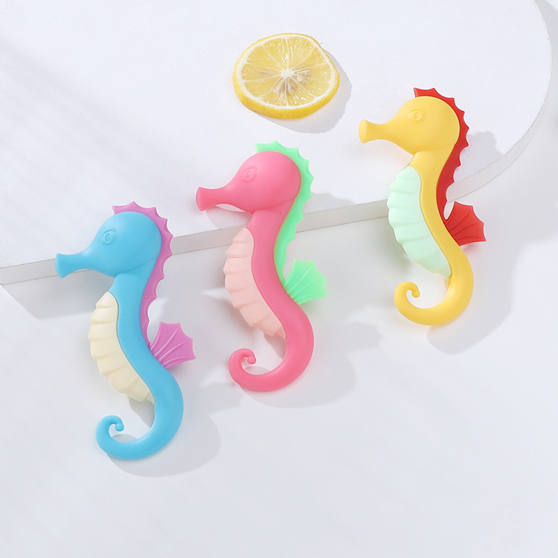 Cartoon seahorse-shaped baby teething wheel, children's silicone teething ring, colorful and beautiful silicone teething ring Specification image