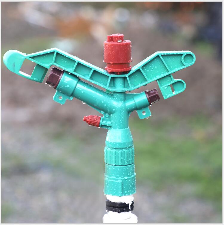1-inch plastic swing arm sprinkler, 360-degree rotatable controllable lawn, garden and agricultural sprinkler for cooling and watering Application Scenario