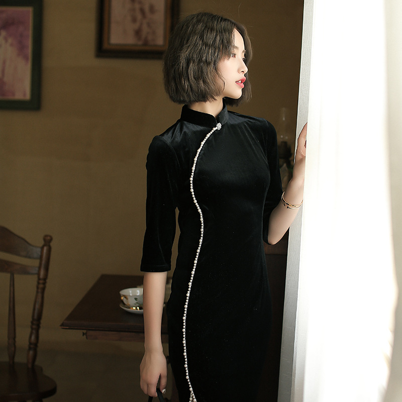 202 New silver velvet cheongsam plate buckle pearl inlaid mid long cheongsam autumn improved cheongsam wholesale