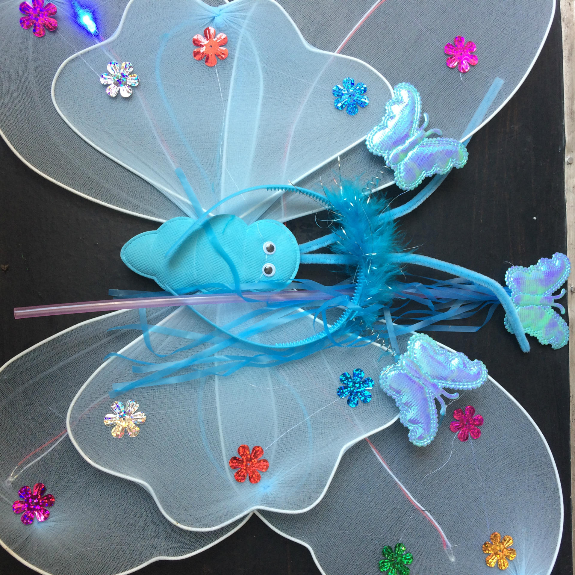 Luminous butterfly wings with lights, children's performance costumes, performance props, double-layer angel 3-piece set Application Scenario