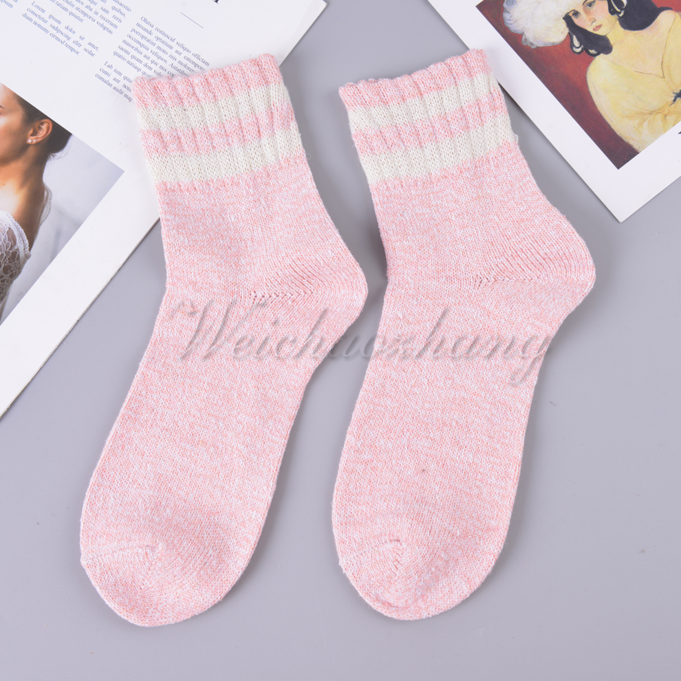 Simple knitted woolen color-blocked thickened warm socks, mid-calf cotton socks for women in autumn and winter, soft, anti-slip and breathable socks Specification image