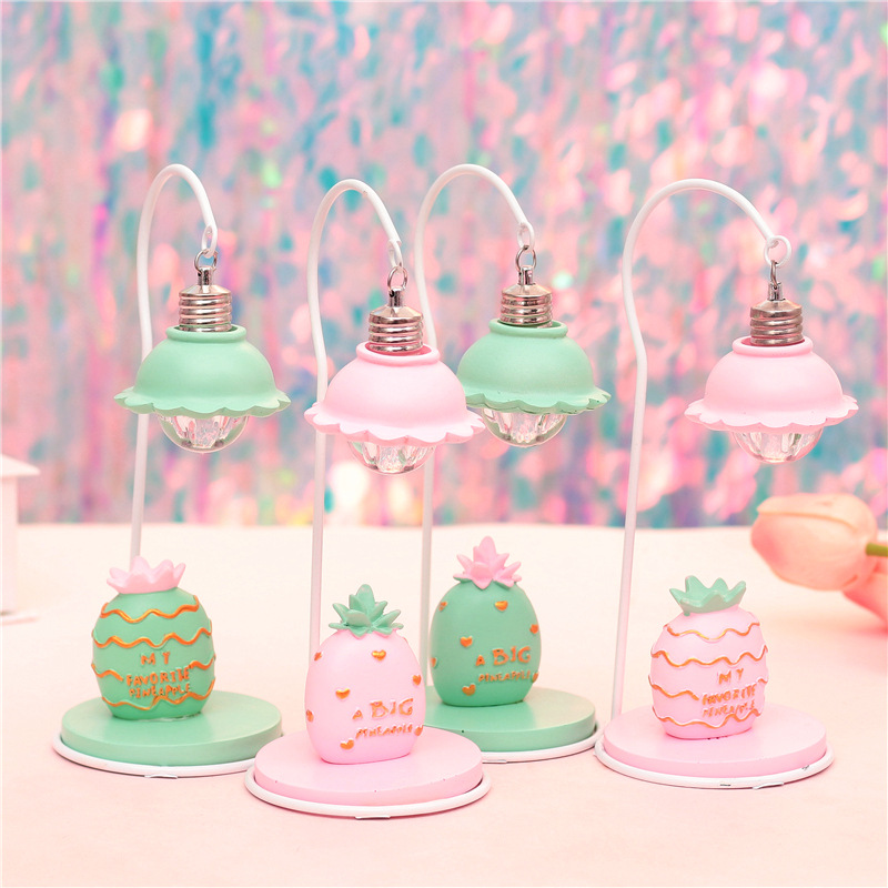 The manufacturer supplies novel and unique decorative items, fresh pineapple night lights, bedside lamps, and room atmosphere decoration craft lamps details Picture