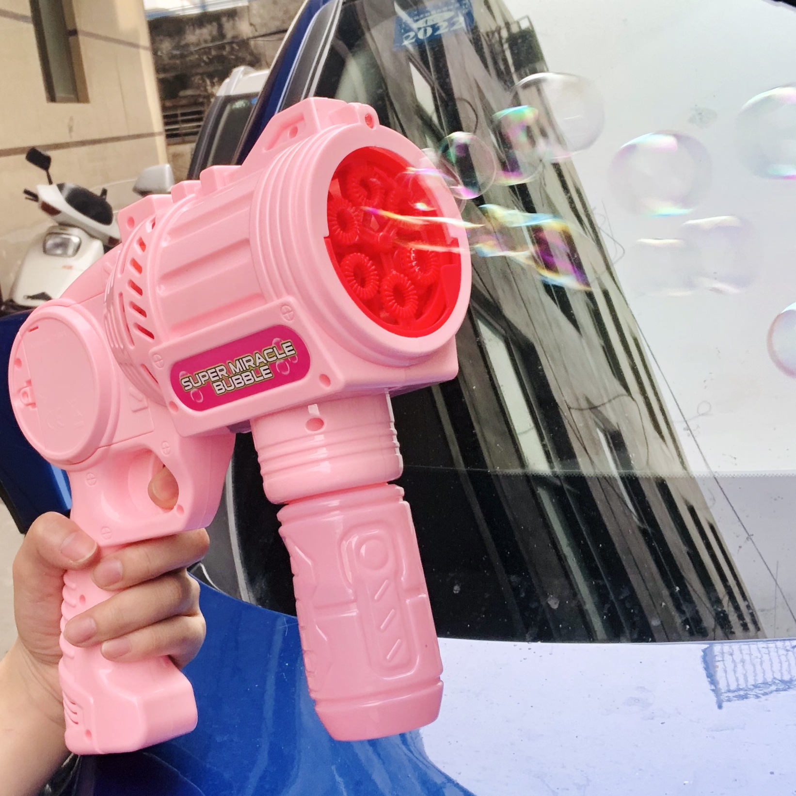 New best-selling black bubble gun, six-hole continuous bubble blowing machine, children's street stall wholesale toys details Picture