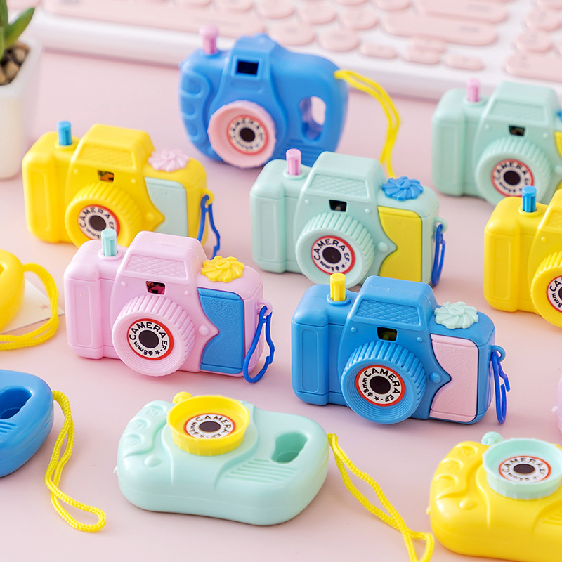 Children's movie-watching cameras, cartoon fun cameras, shaped toys, popular goods at street stalls and night markets, and gifts for kindergartens full figure