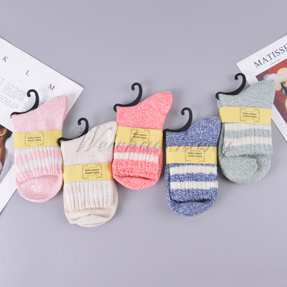 Simple knitted woolen color-blocked thickened warm socks, mid-calf cotton socks for women in autumn and winter, soft, anti-slip and breathable socks