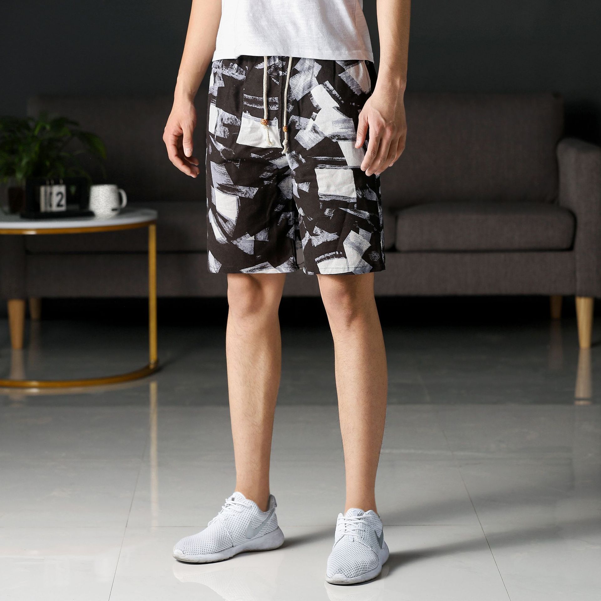Men's short-sleeved beach pants, summer printed loose underpants, sporty capri pants, cotton and linen fashionable casual shorts Specification image
