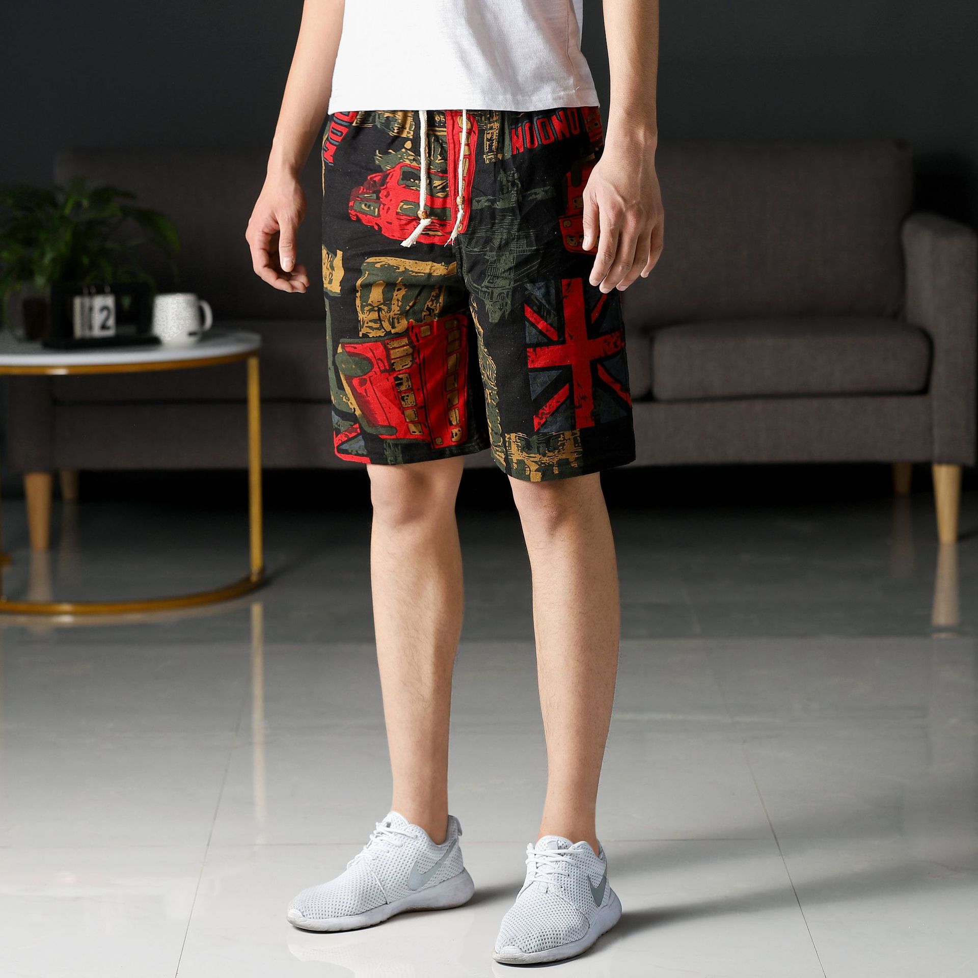 Men's short-sleeved beach pants, summer printed loose underpants, sporty capri pants, cotton and linen fashionable casual shorts details Picture