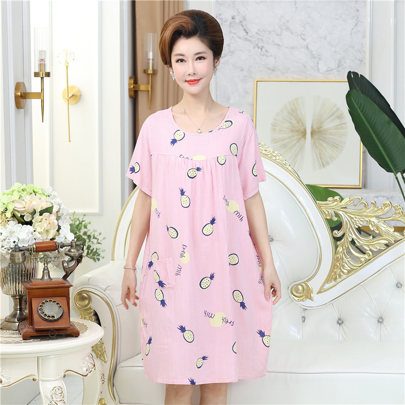 In stock, there are loose and comfortable artificial cotton and silk nightgowns with added weight and size. They are mom's dresses and cotton and silk nightgowns Application Scenario
