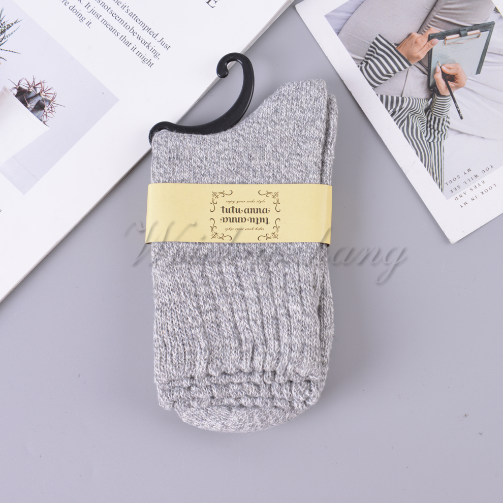 Five colors of men's ribbed rabbit wool socks available for autumn and winter warmth, thickened striped loop men's socks Application Scenario