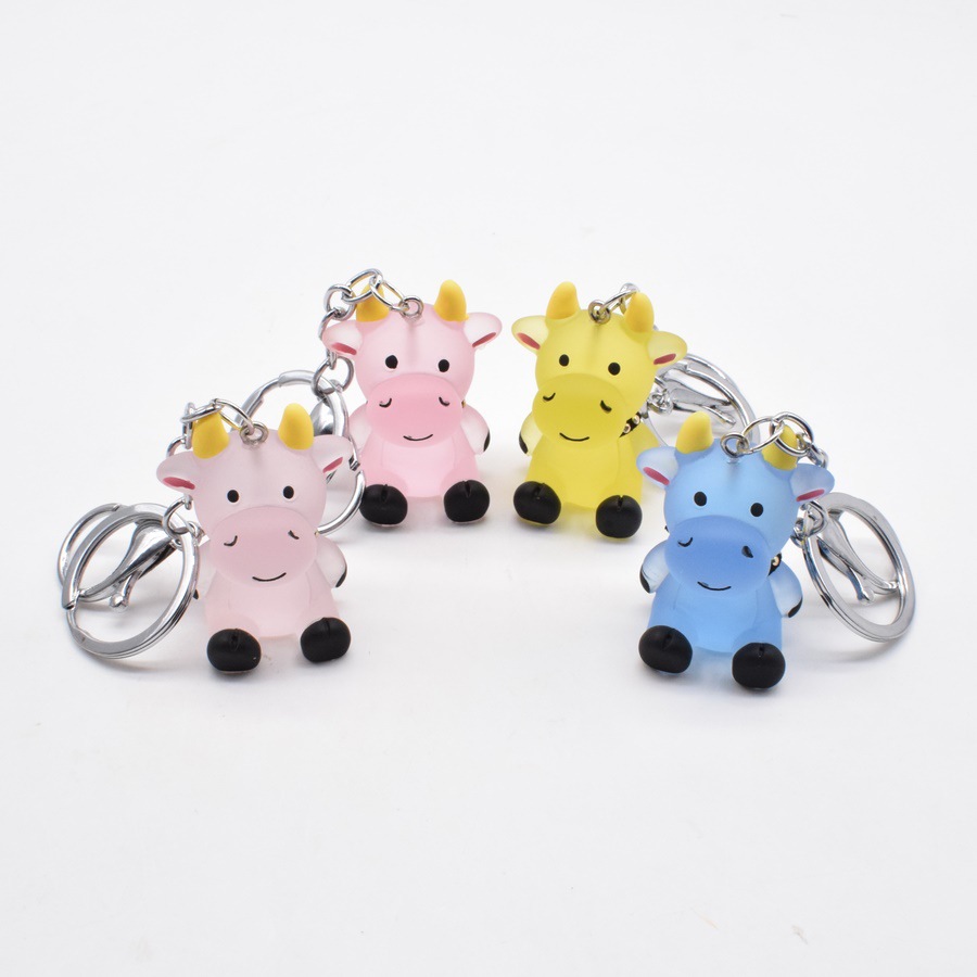 Cartoon crystal calf keychain pendant, cute new zodiac ox car key pendant, creative bag accessory details Picture
