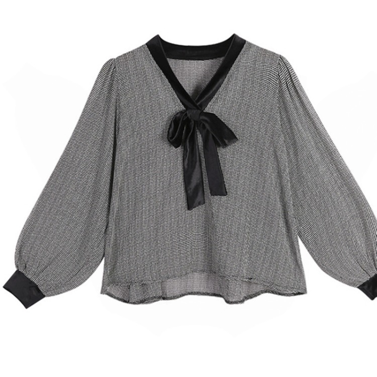 The 2021 new style base layer shirt is stylish and fashionable, with a loose and slimming look. It's a fresh mini top and shirt Item Picture