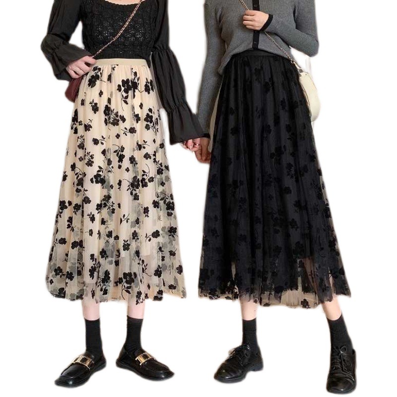 Summer new 2021 embroidered women's net chiffon dress: A mid-length casual skirt that accentuates petite figures and accentuates the hips with a drape Application Scenario