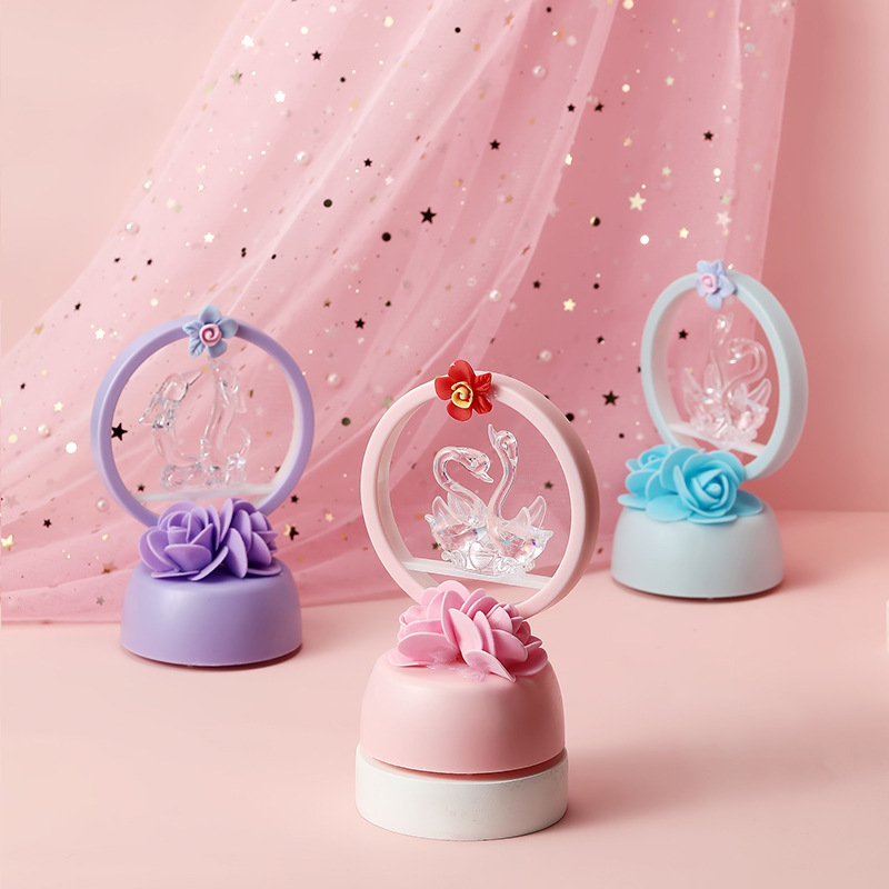 The new lighting fixtures and fill lights of the ins girls' heart are creative birthday gifts. The dormitory room is decorated with double swan star lights details Picture