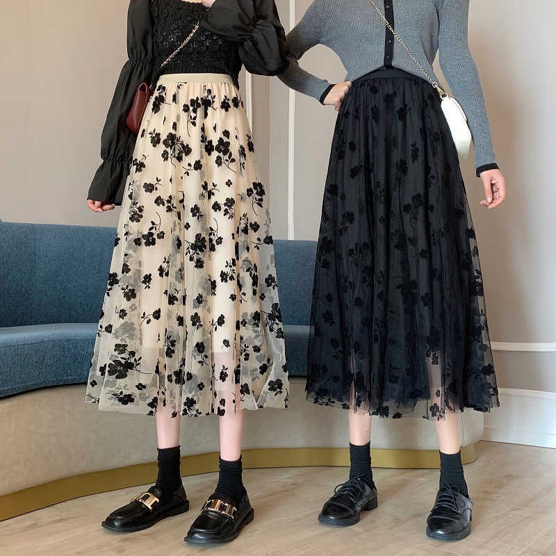 Summer new 2021 embroidered women's net chiffon dress: A mid-length casual skirt that accentuates petite figures and accentuates the hips with a drape details Picture